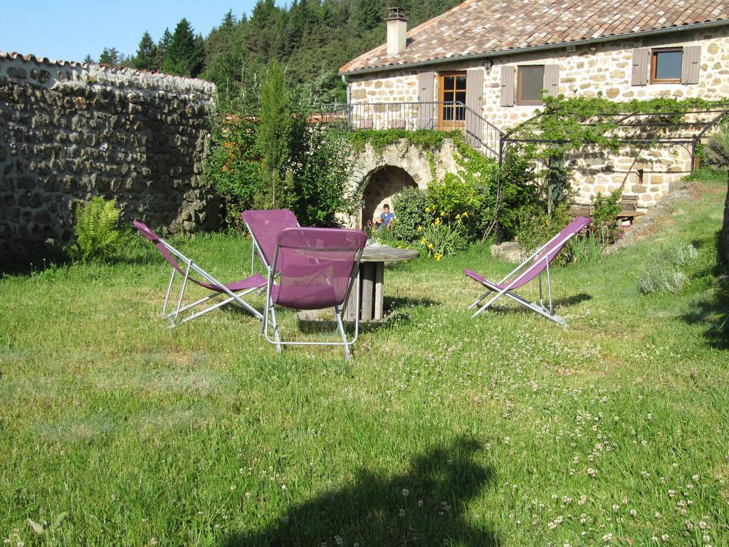Le Petit Rias Gite Soleil Saint Maurice en Chalencon Bagian luar foto