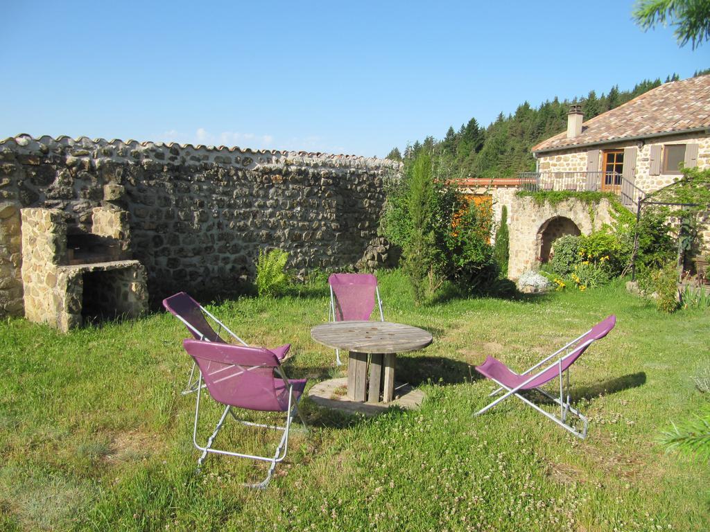 Le Petit Rias Gite Soleil Saint Maurice en Chalencon Bagian luar foto