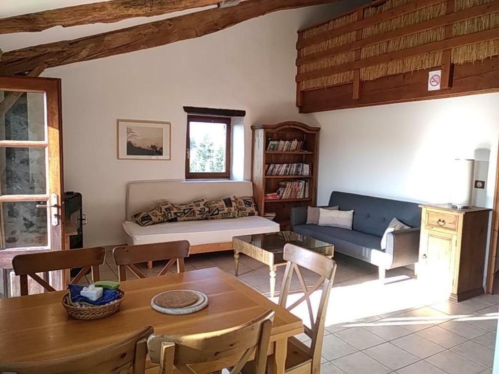 Le Petit Rias Gite Soleil Saint Maurice en Chalencon Bagian luar foto